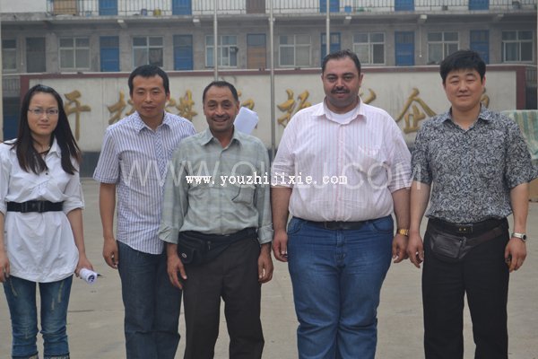 敘利亞客戶專程到鄭州企鵝糧油機(jī)械有限公司購(gòu)(圖1)